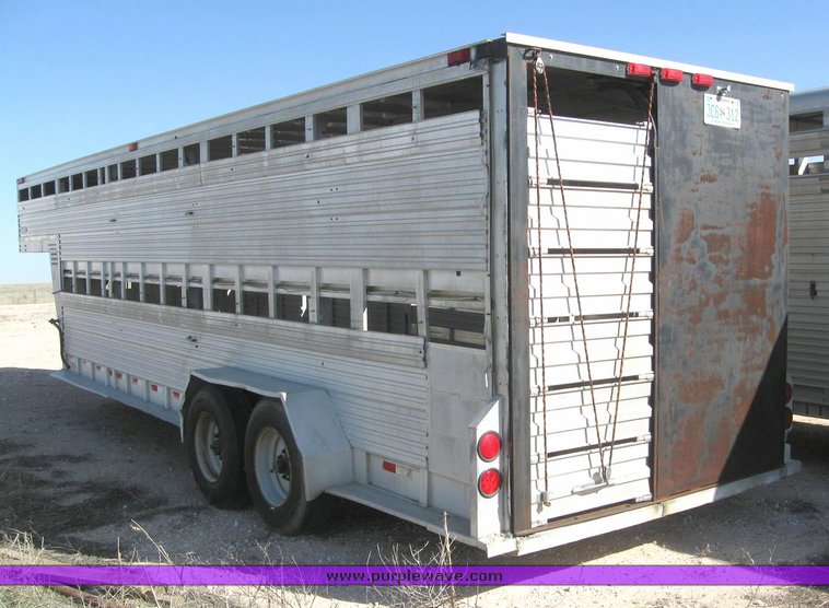 image for item 6230 1996 Barret 24' gooseneck trailer