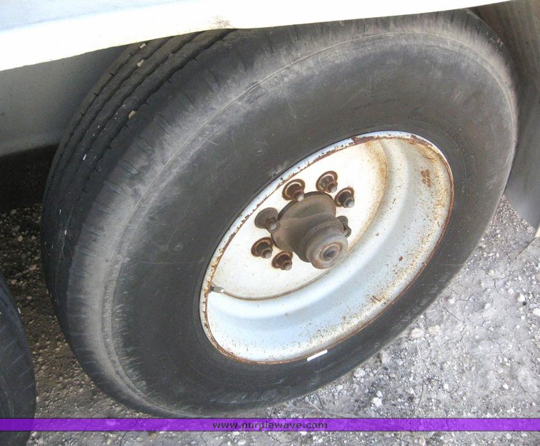 image for item 6230 1996 Barret 24' gooseneck trailer