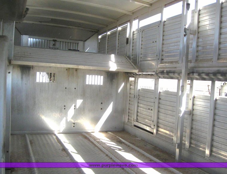 image for item 6230 1996 Barret 24' gooseneck trailer