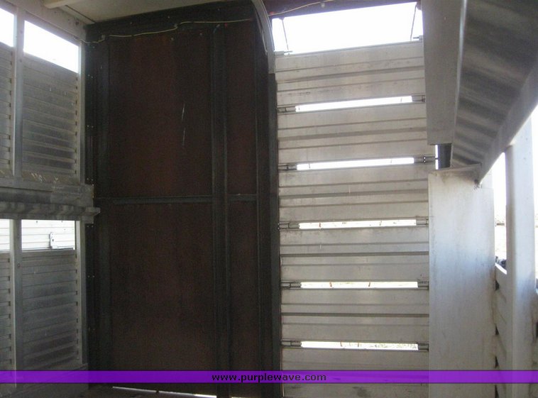 image for item 6230 1996 Barret 24' gooseneck trailer