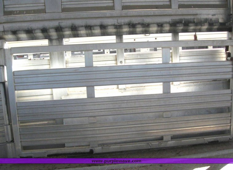 image for item 6230 1996 Barret 24' gooseneck trailer