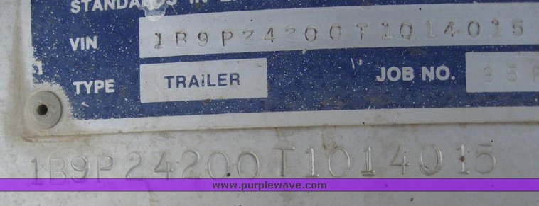 image for item 6230 1996 Barret 24' gooseneck trailer