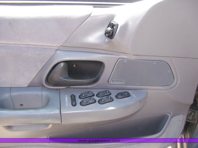 image for item 7000 1992 Ford Taurus GL station wagon