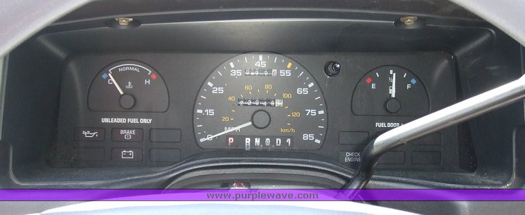 image for item 7000 1992 Ford Taurus GL station wagon