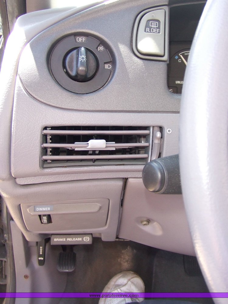 image for item 7000 1992 Ford Taurus GL station wagon