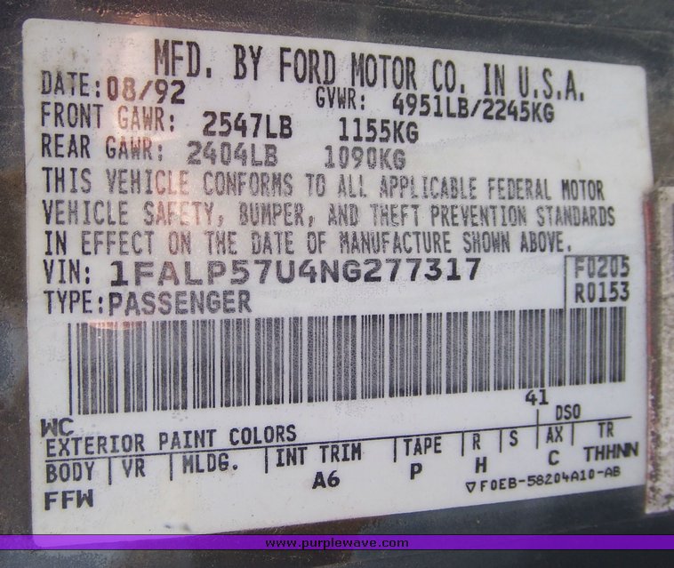 image for item 7000 1992 Ford Taurus GL station wagon