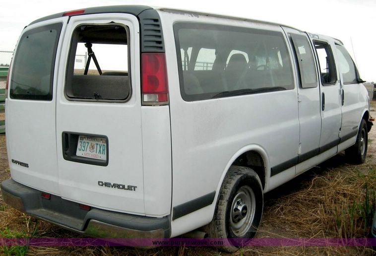 image for item 8726 2000 Chevrolet Express G3500 van