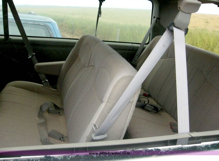 image for item 8726 2000 Chevrolet Express G3500 van