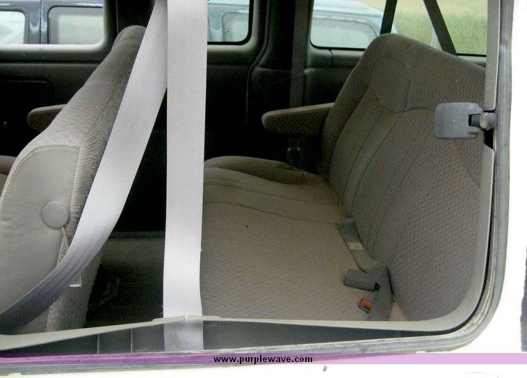 image for item 8726 2000 Chevrolet Express G3500 van