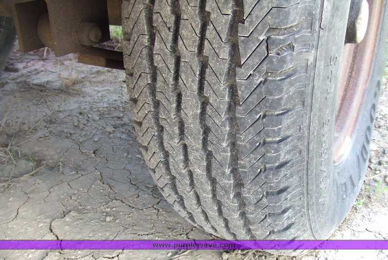 image for item 2165 1988 Sullivan D175q trailer mounted air compressor