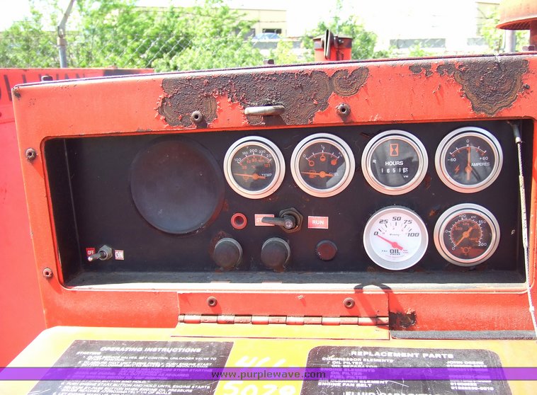 image for item 2165 1988 Sullivan D175q trailer mounted air compressor