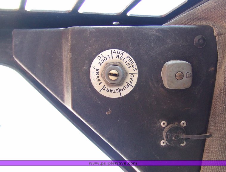 image for item 2167 1994 Bobcat 853H skid steer