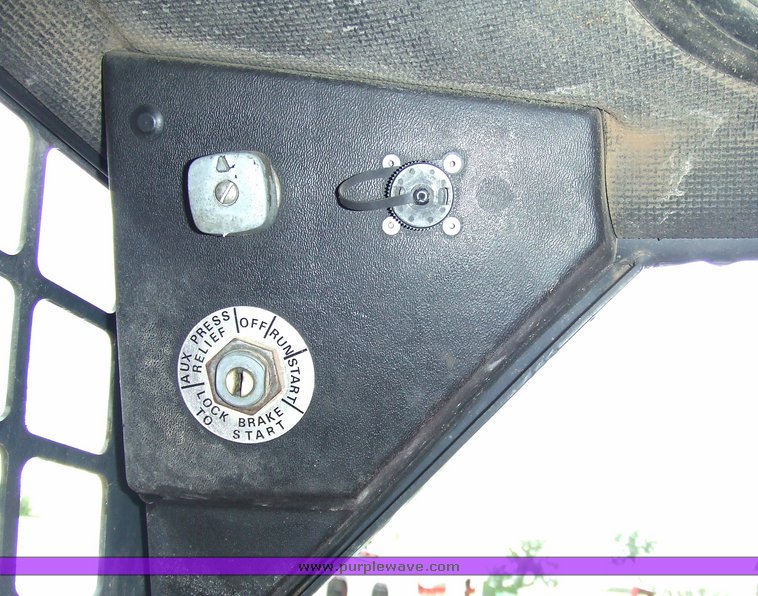 image for item 2168 1994 Bobcat 853H skid steer