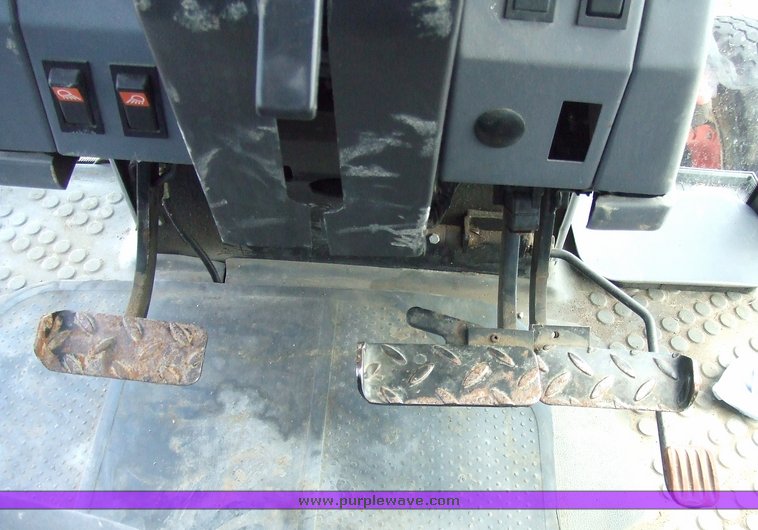 image for item 2172 1997 Ford 6640SL tractor