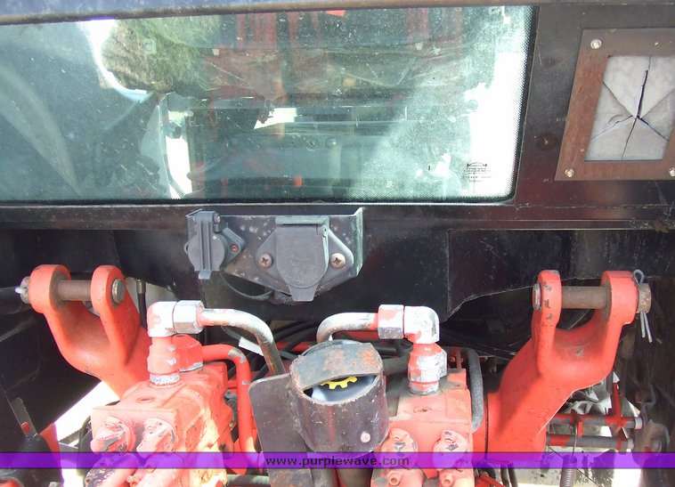 image for item 2172 1997 Ford 6640SL tractor