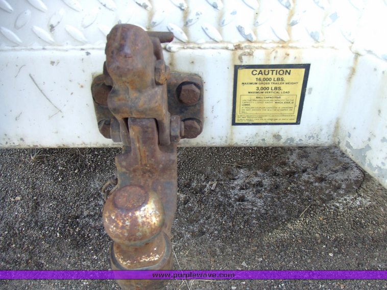 image for item 2173 2000 Ford F350 Super Duty four-door extended cab pickup