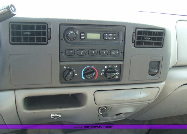 image for item 2173 2000 Ford F350 Super Duty four-door extended cab pickup