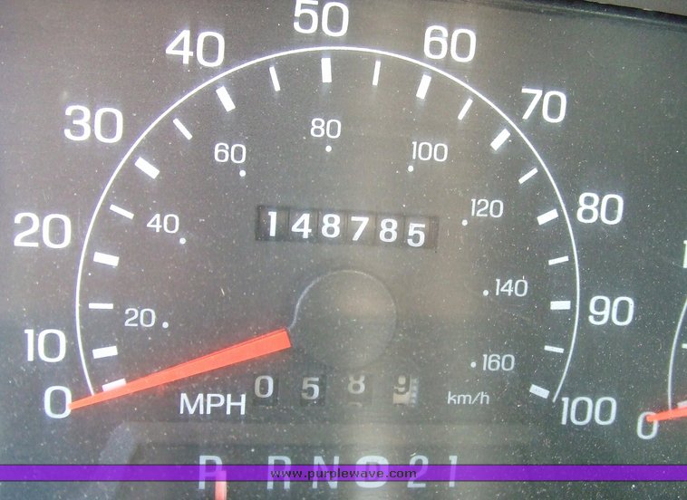 image for item 2173 2000 Ford F350 Super Duty four-door extended cab pickup