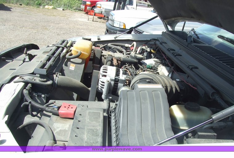 image for item 2173 2000 Ford F350 Super Duty four-door extended cab pickup