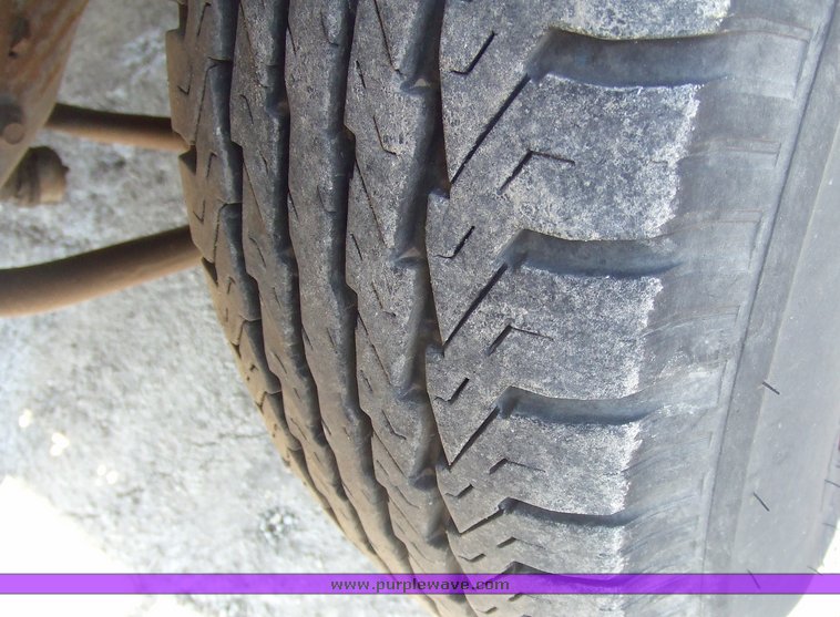 image for item 2173 2000 Ford F350 Super Duty four-door extended cab pickup