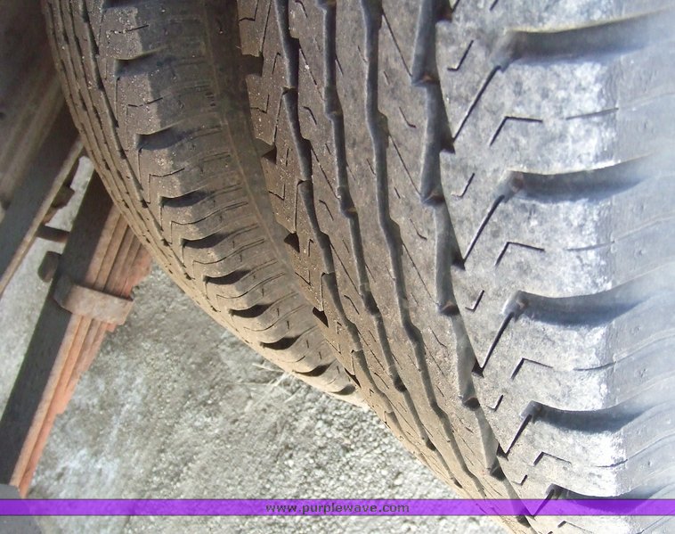 image for item 2173 2000 Ford F350 Super Duty four-door extended cab pickup