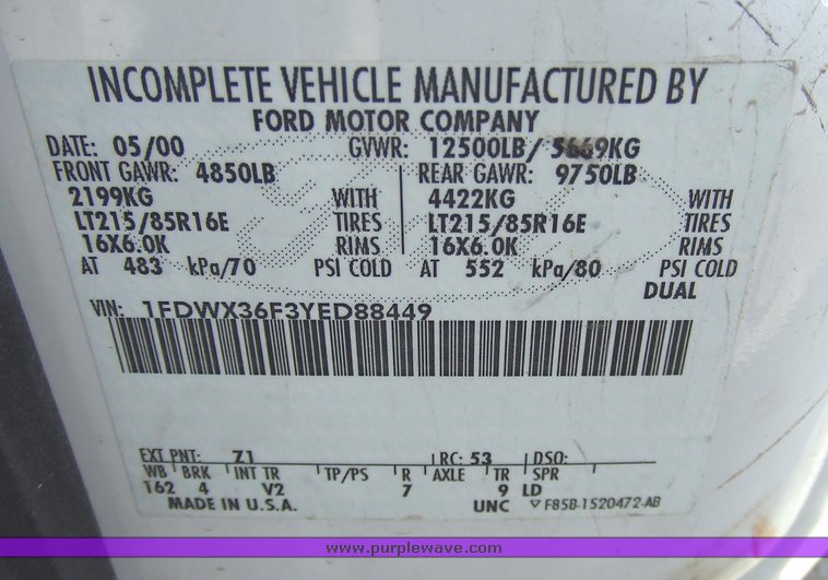 image for item 2173 2000 Ford F350 Super Duty four-door extended cab pickup