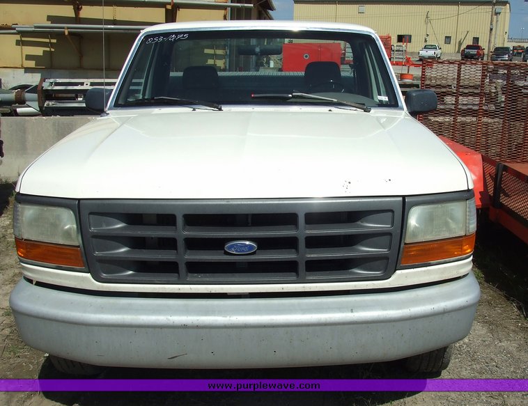 image for item 2175 1995 Ford F150 pickup
