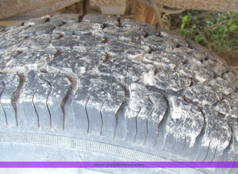 image for item 2175 1995 Ford F150 pickup