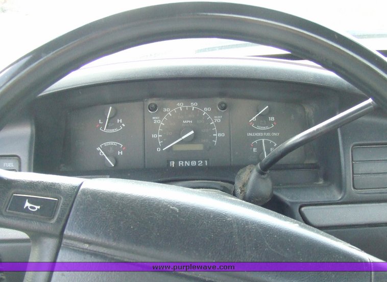 image for item 2175 1995 Ford F150 pickup