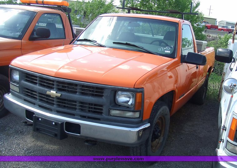 image for item 2177 1999 Chevrolet C2500 pickup