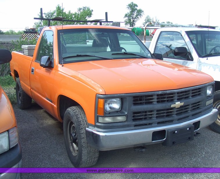 image for item 2177 1999 Chevrolet C2500 pickup