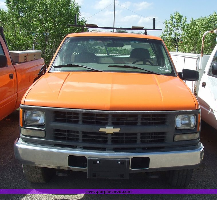 image for item 2177 1999 Chevrolet C2500 pickup