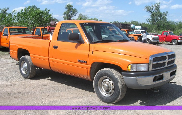image for item 2178 2001 Dodge Ram 2500 pickup