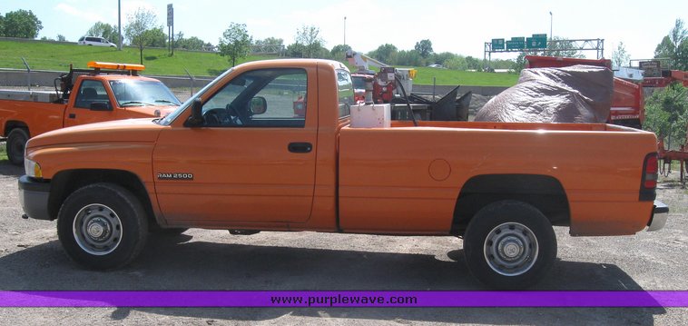 image for item 2178 2001 Dodge Ram 2500 pickup