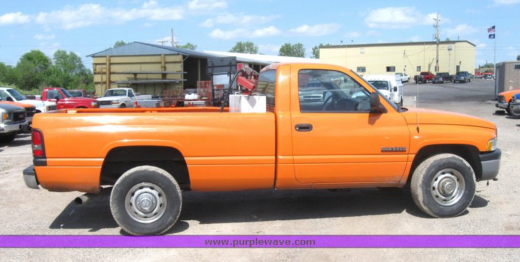image for item 2178 2001 Dodge Ram 2500 pickup