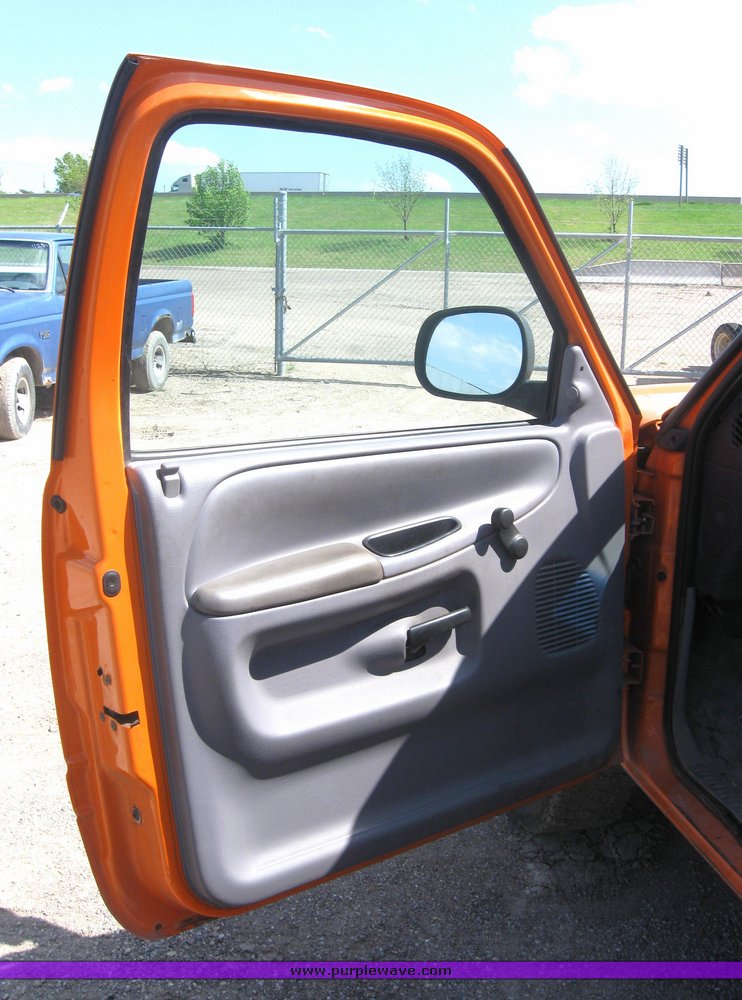 image for item 2178 2001 Dodge Ram 2500 pickup