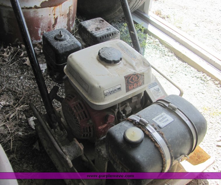 image for item 4272 1999 MBW AP2000H vibratory plate compactor