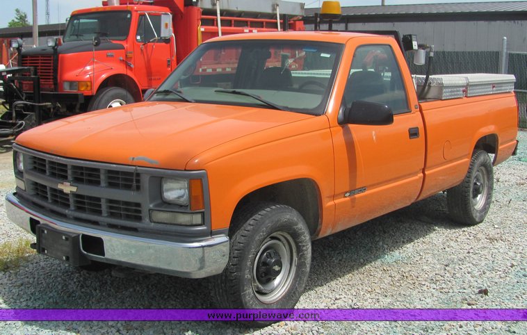 image for item 4273 1998 Chevrolet C2500 pickup