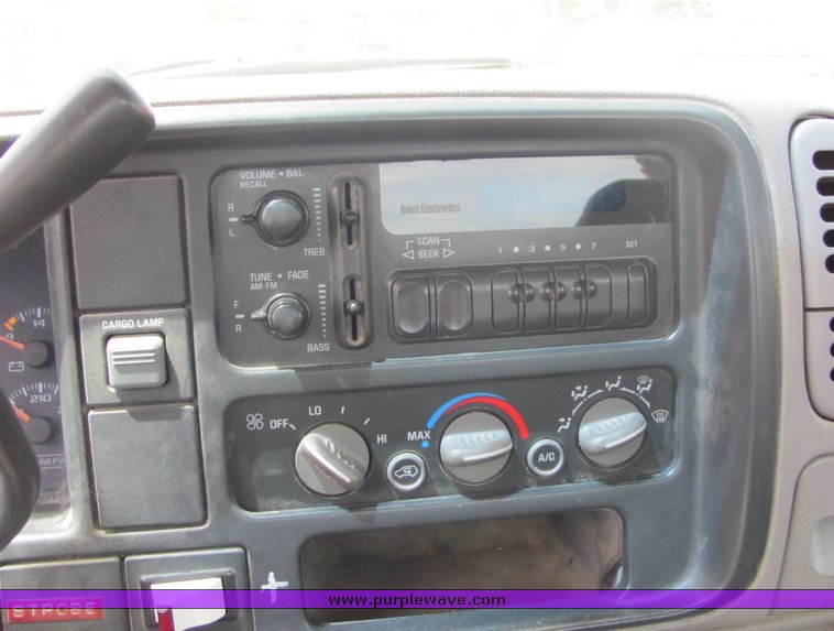 image for item 4273 1998 Chevrolet C2500 pickup