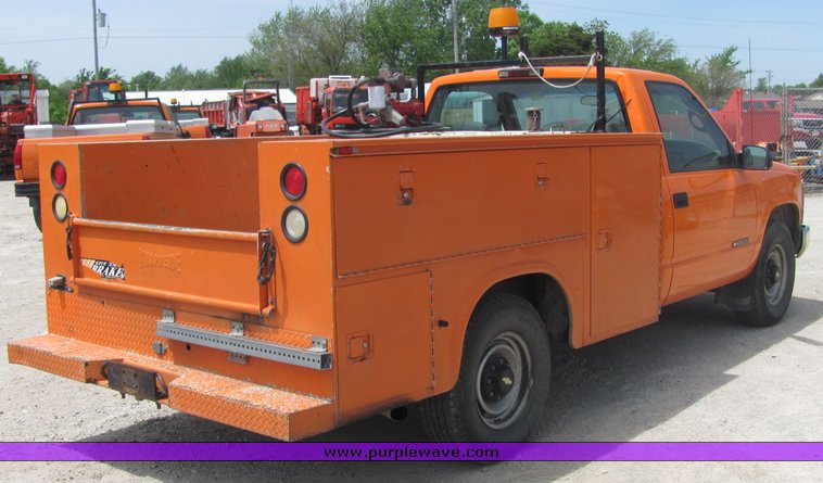 image for item 4274 1999 Chevrolet C2500 pickup