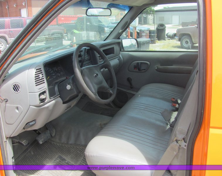 image for item 4274 1999 Chevrolet C2500 pickup