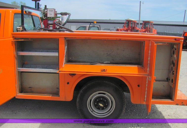 image for item 4274 1999 Chevrolet C2500 pickup