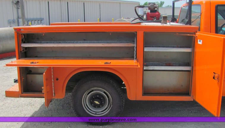 image for item 4274 1999 Chevrolet C2500 pickup