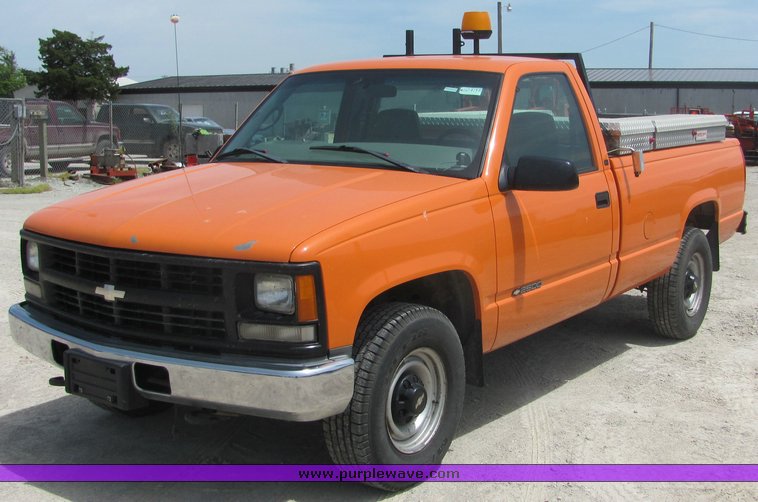image for item 4275 1998 Chevrolet C2500 pickup