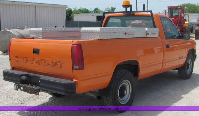 image for item 4275 1998 Chevrolet C2500 pickup