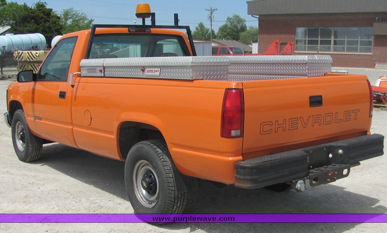 image for item 4275 1998 Chevrolet C2500 pickup