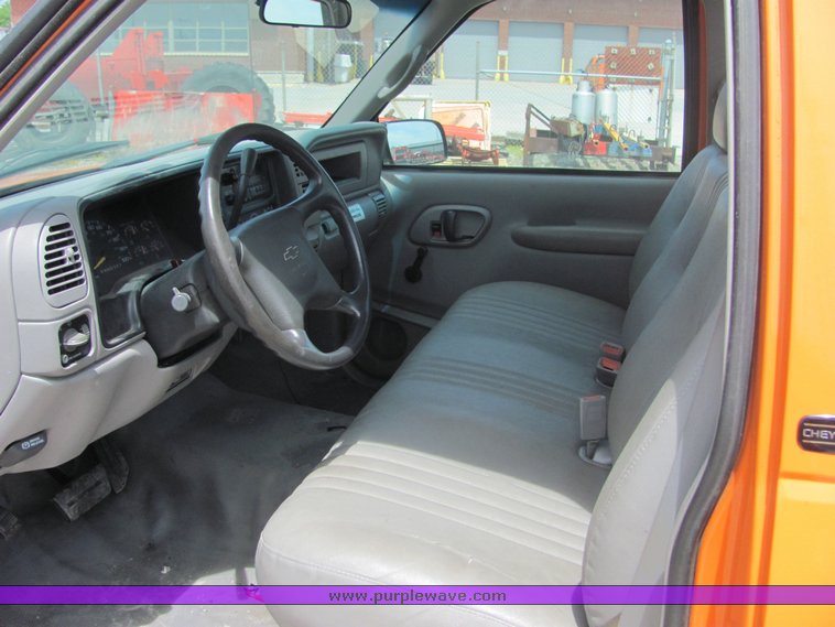 image for item 4275 1998 Chevrolet C2500 pickup