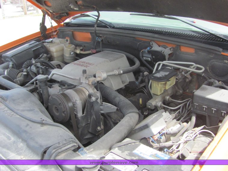 image for item 4275 1998 Chevrolet C2500 pickup