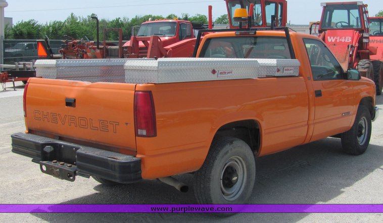 image for item 4276 1998 Chevrolet C2500 pickup