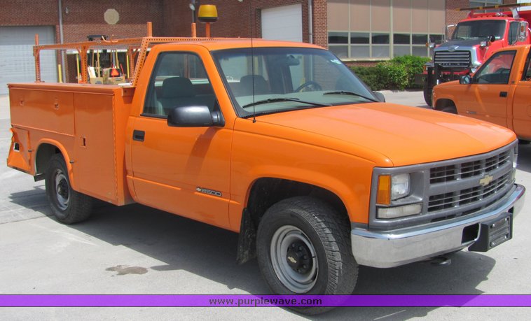 image for item 4277 1999 Chevrolet C2500 pickup
